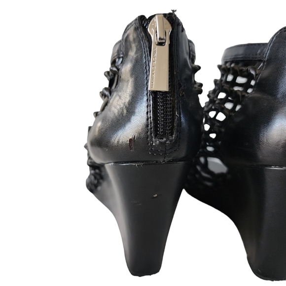 Vince Camuto caged open toed wedge heels - Picture 6 of 10